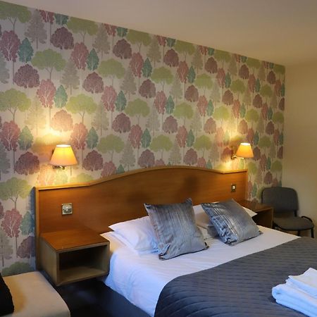 The Red Lion & Cellar Room, Betchworth Экстерьер фото