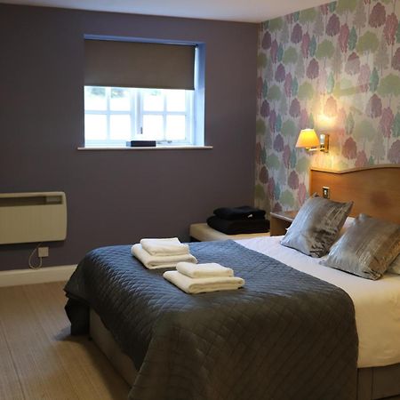 The Red Lion & Cellar Room, Betchworth Экстерьер фото