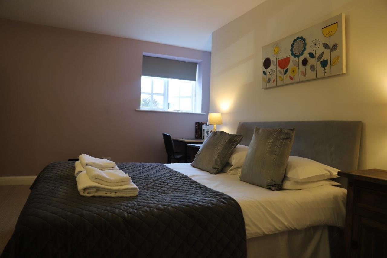 The Red Lion & Cellar Room, Betchworth Экстерьер фото