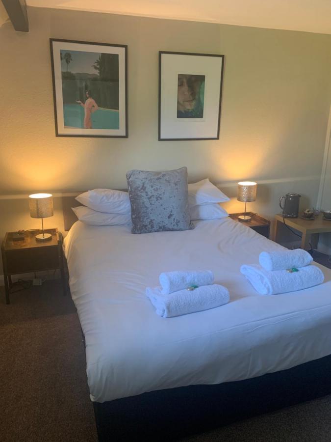 The Red Lion & Cellar Room, Betchworth Экстерьер фото