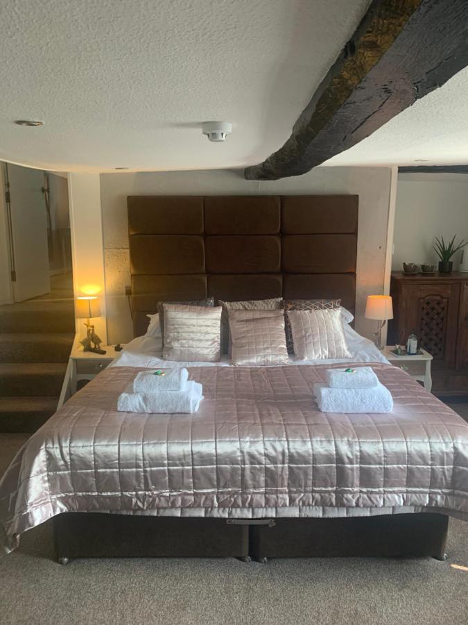 The Red Lion & Cellar Room, Betchworth Экстерьер фото