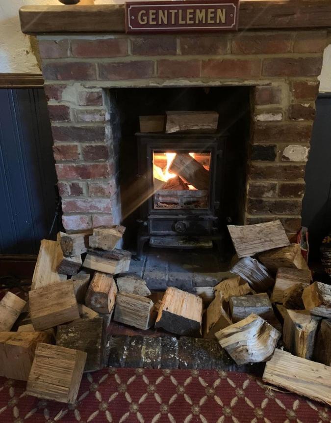 The Red Lion & Cellar Room, Betchworth Экстерьер фото