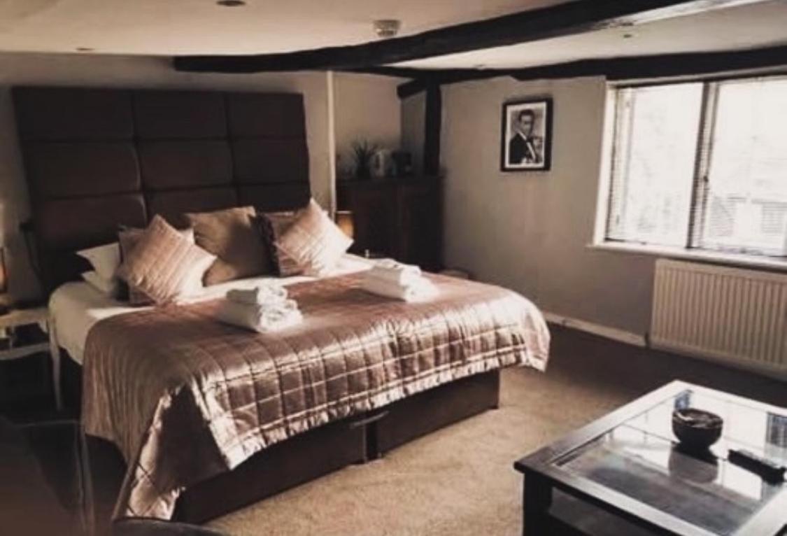 The Red Lion & Cellar Room, Betchworth Экстерьер фото