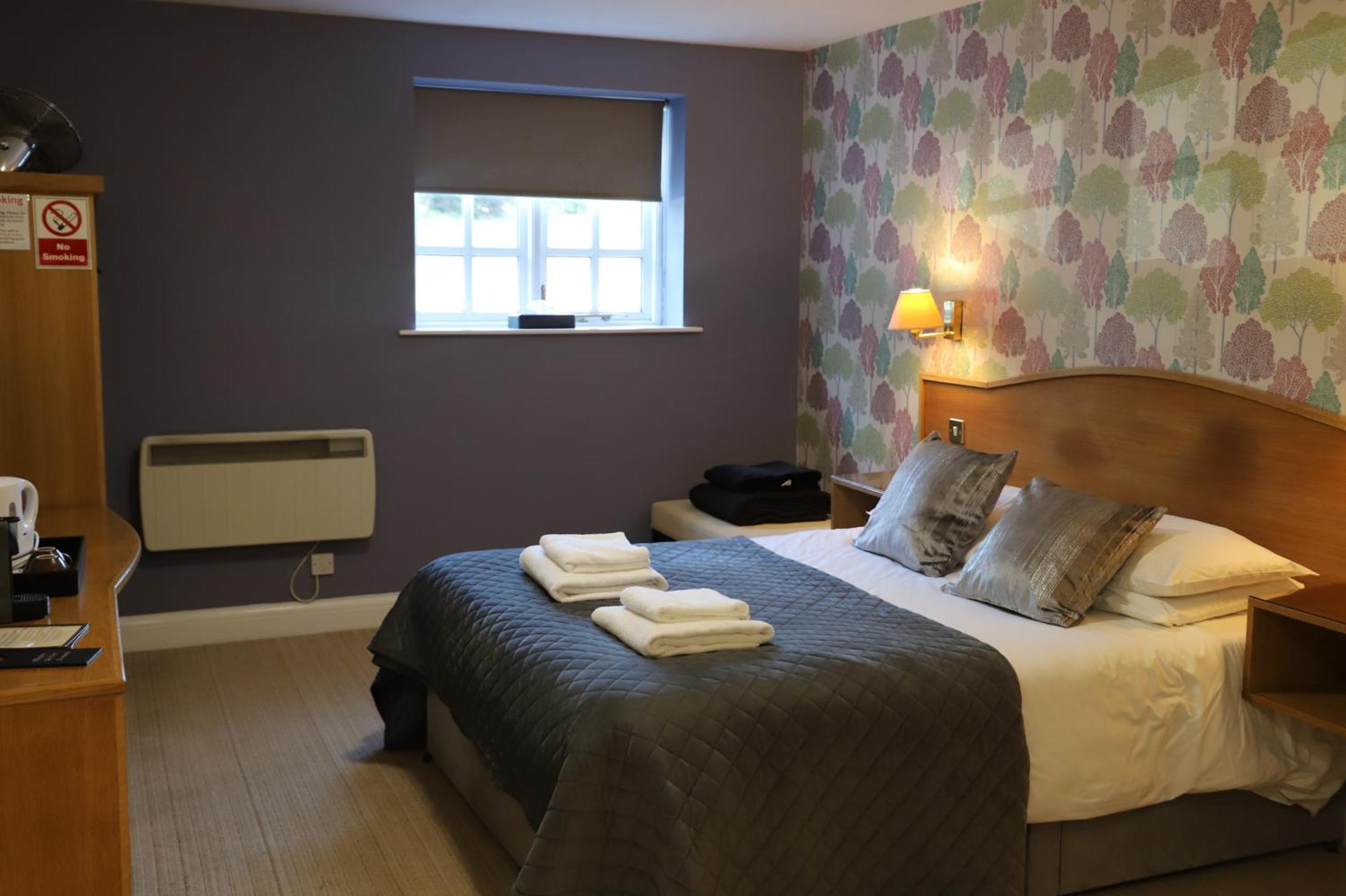 The Red Lion & Cellar Room, Betchworth Экстерьер фото