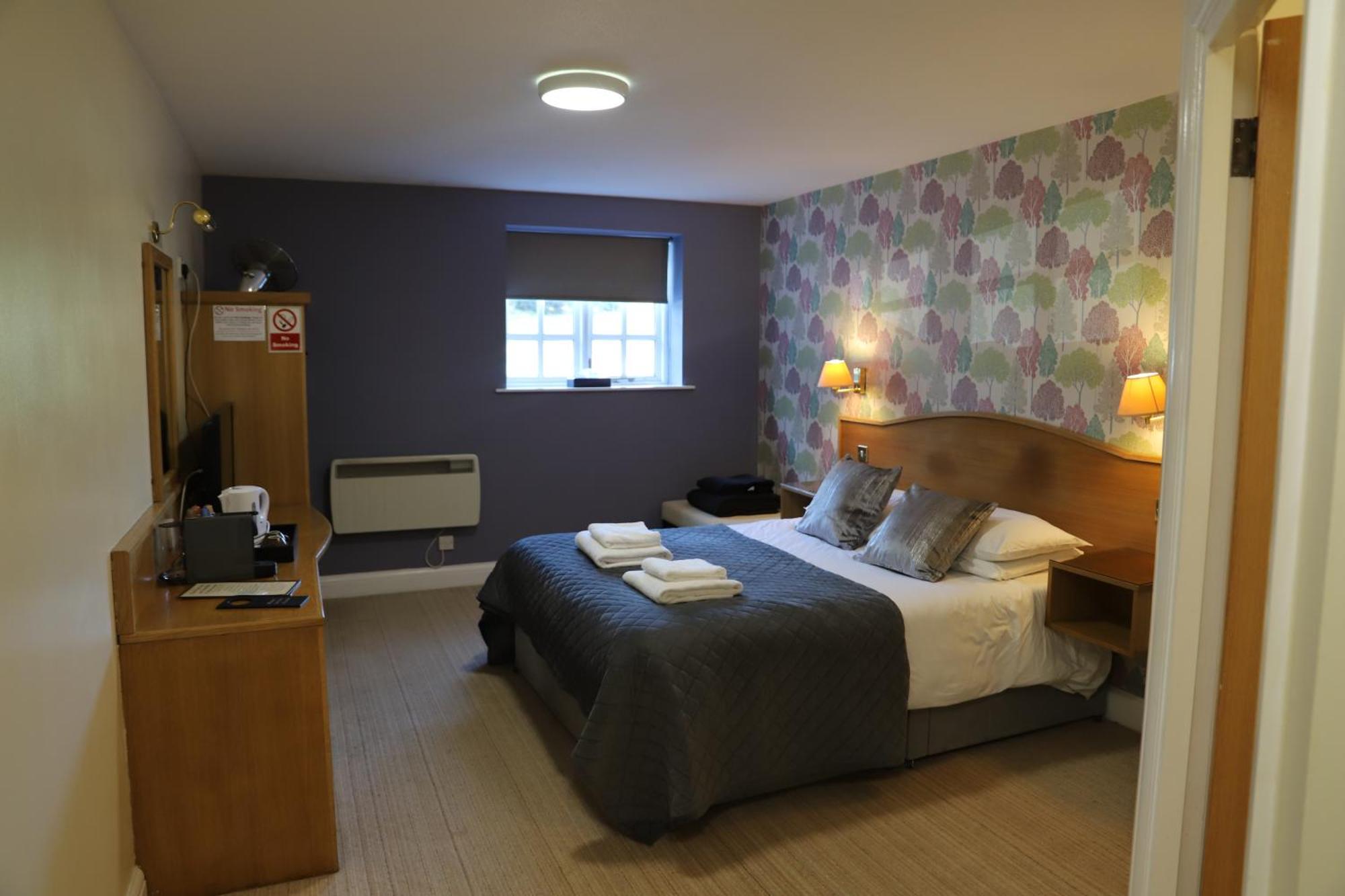 The Red Lion & Cellar Room, Betchworth Экстерьер фото