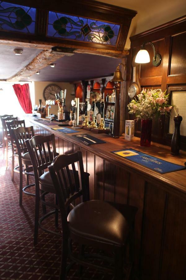 The Red Lion & Cellar Room, Betchworth Экстерьер фото