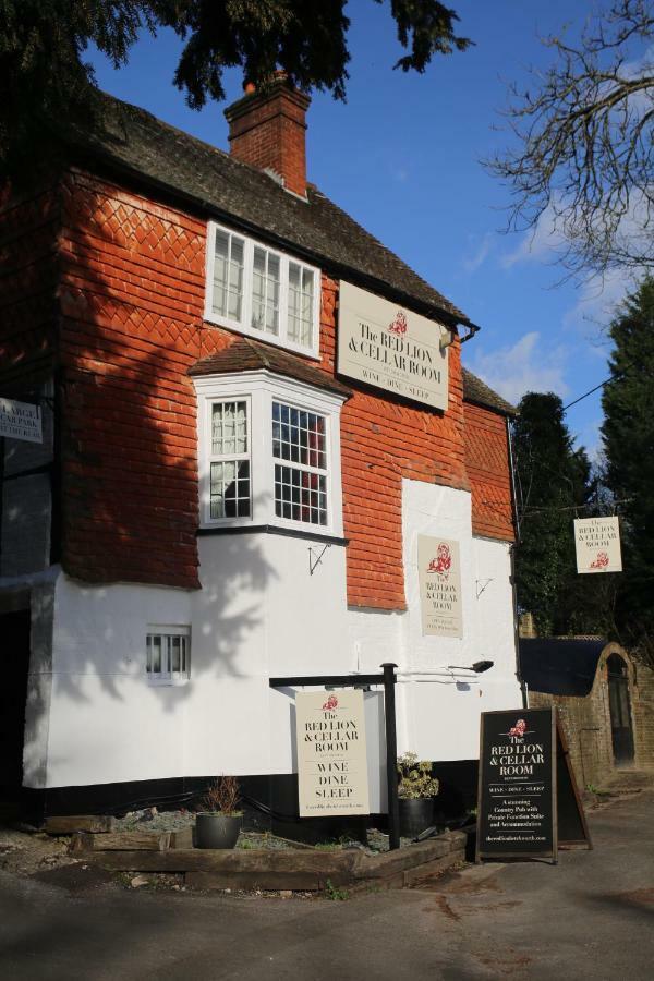 The Red Lion & Cellar Room, Betchworth Экстерьер фото